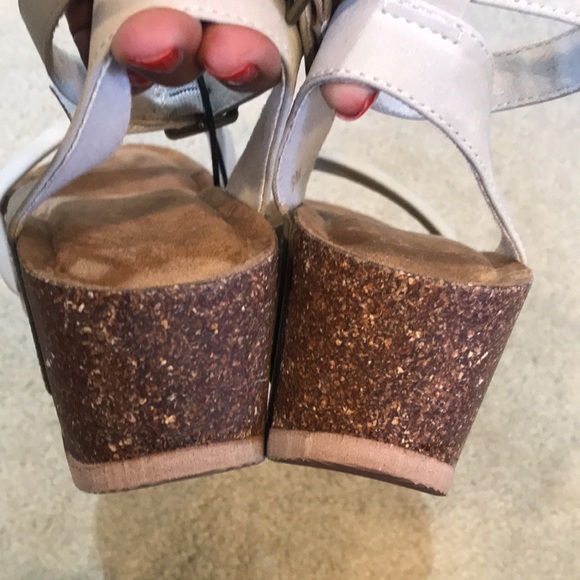 NWT Maurice’s Tan/Beige Ankle Strap Comfort Wedges-Size 8 - Picture 10 of 14